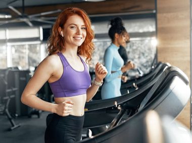 Girl-in-running-on-treadmill-in-gym