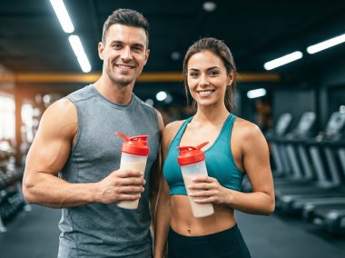 Man-and-woman-in-a-modern-gym-with-a-Vanilla-smoothie