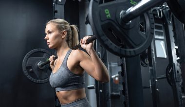 Strong-female-weightlifter-training-deadlift-and-working-out-in-the-gym