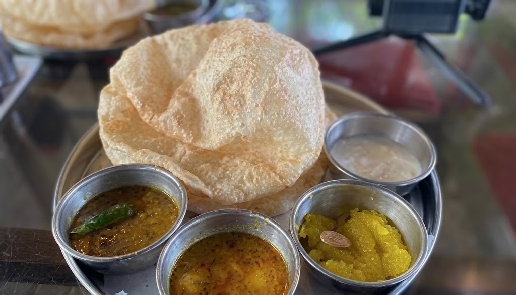 Bundu Khan Halwa Pori