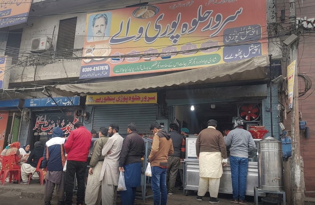 Sarwar Halwa Puri (Allama Iqbal Town)